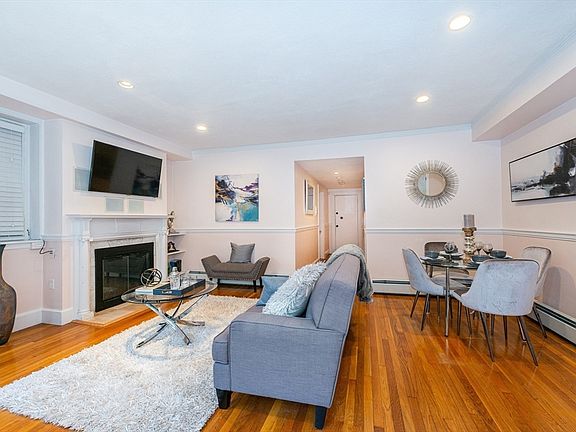 3rd image of 405 Commonwealth Ave APT 2