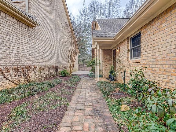 4th image of 5466 Village Dr