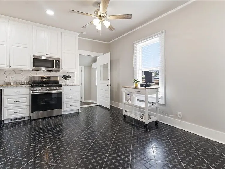 1005 N McKinley Ave — Photo 2