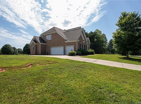 2nd image of 110 Herons Gate Dr