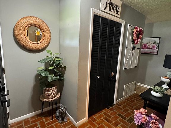 2nd image of 1310 Queen Park Cir