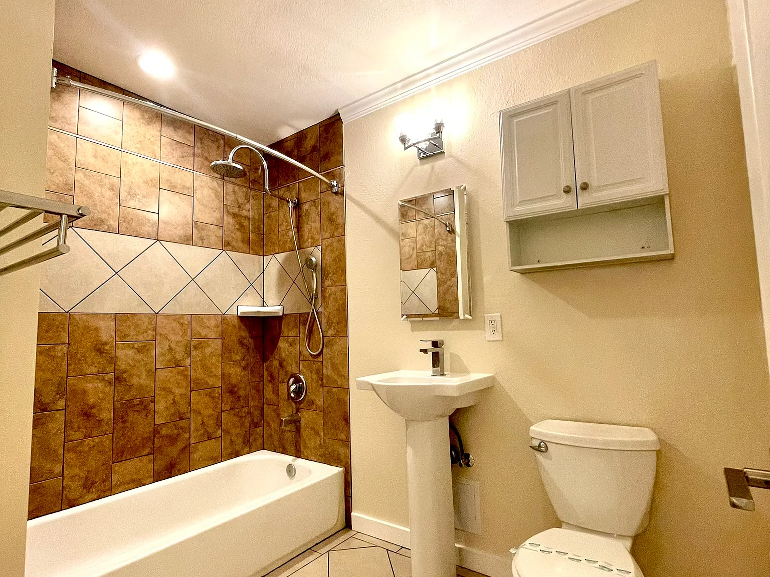 1 bed, $2,245 — Photo 4