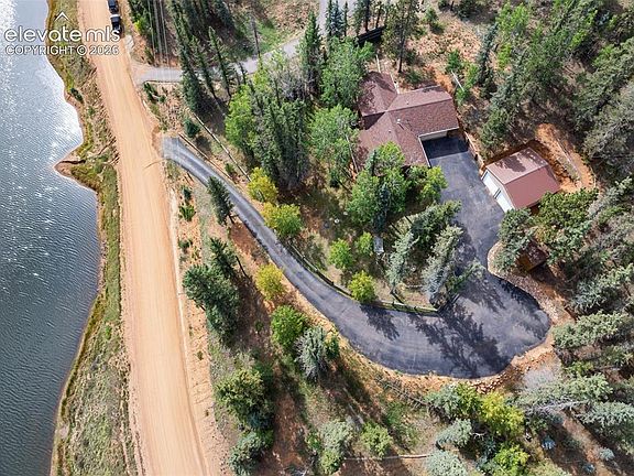 4th image of 1369 Spring Valley Dr