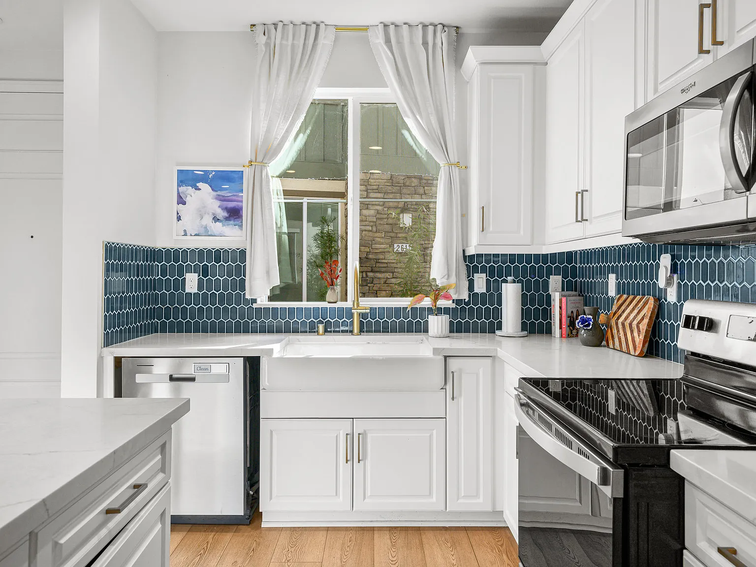 3 bed, 2.5 bath, 1737 sqft, $6,500 — Photo 1