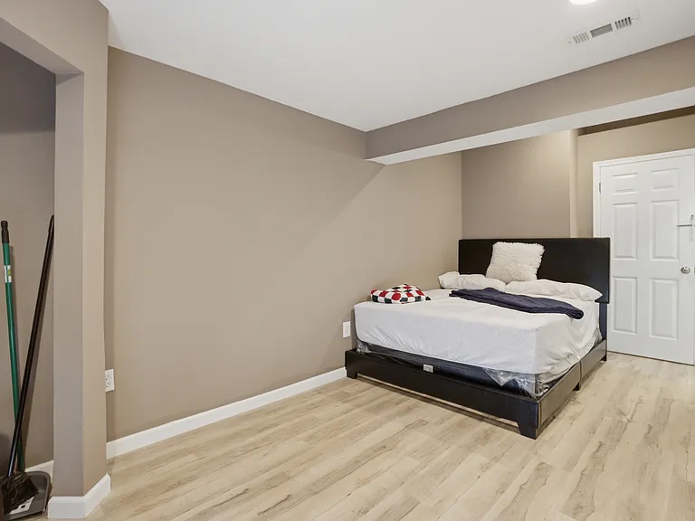 398 Harry S Truman Dr — Photo 24