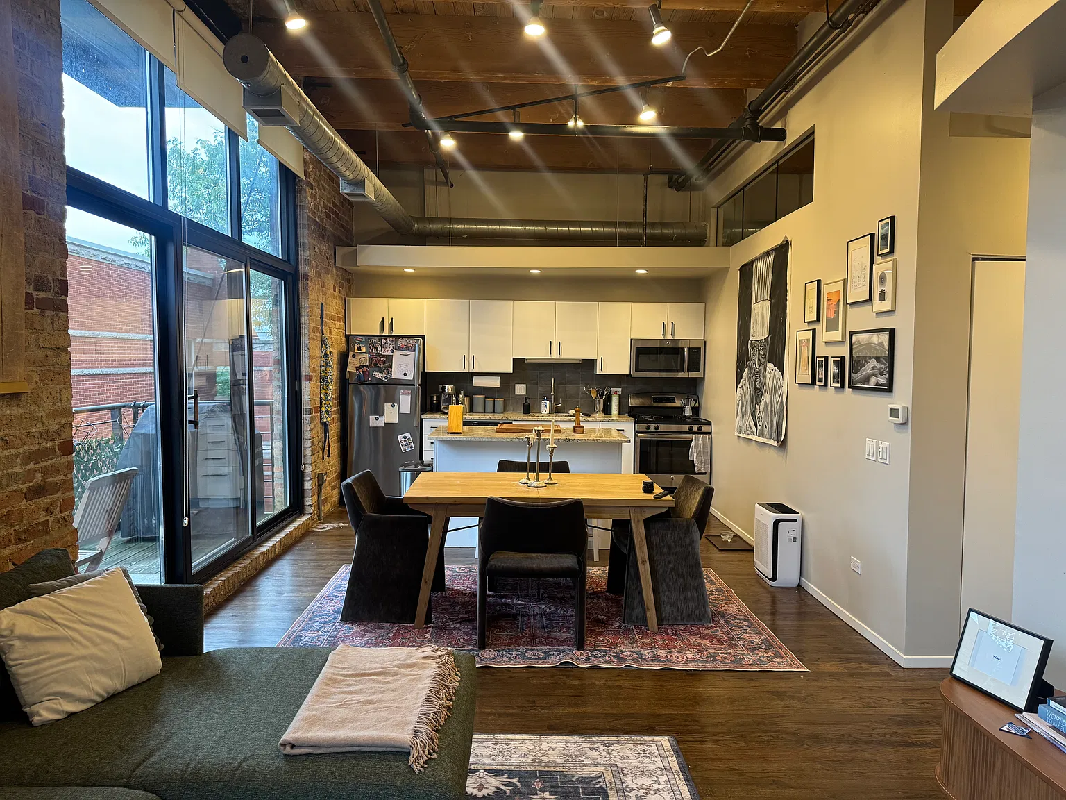 2 bed, 1200 sqft, $3,500 — Photo 2
