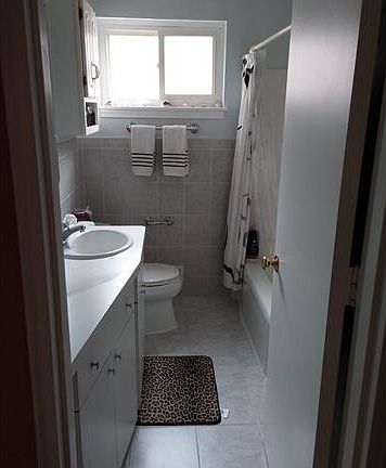 3rd image of 9850 Garvett St