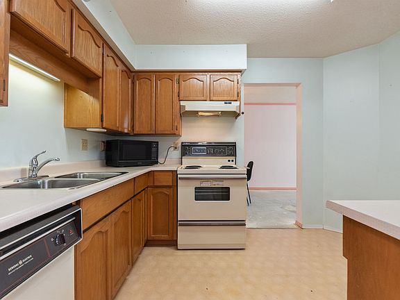 2nd image of 8725 Elm Dr #202