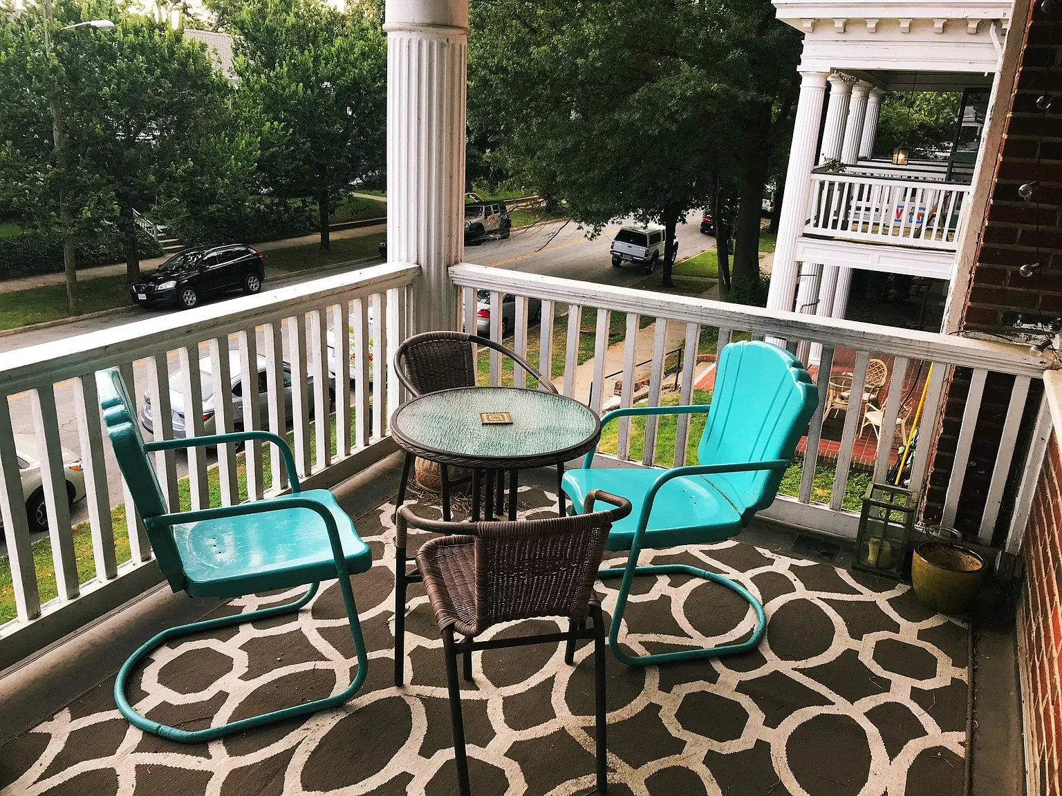 2 bed, 900 sqft, $1,833 — Photo 2