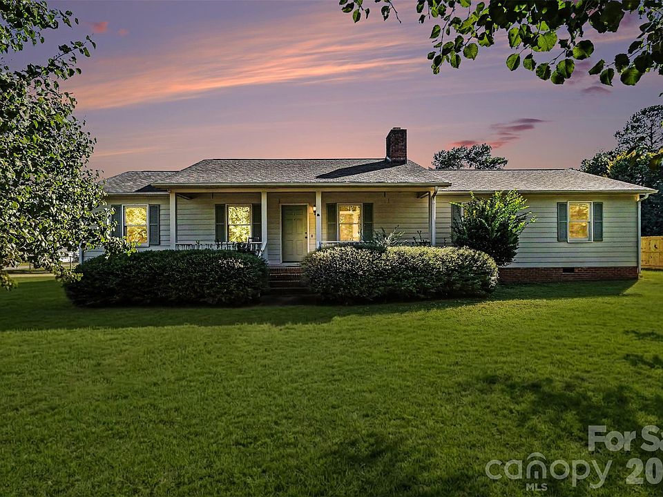 1st image of 102 Roxie Ln