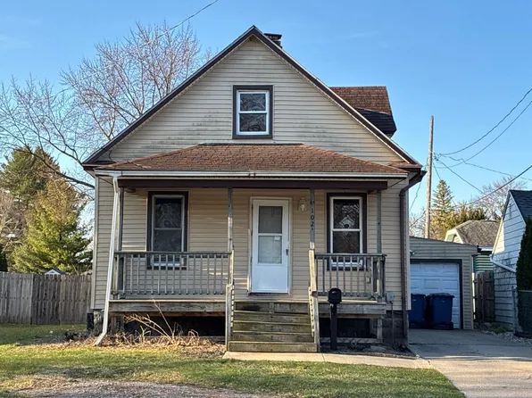 102 Nebobish Ave, Essexville, MI 48732