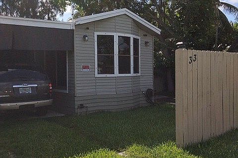 Front of house / 2 driveway 