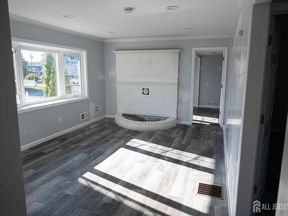 2nd image of 101 Perry St