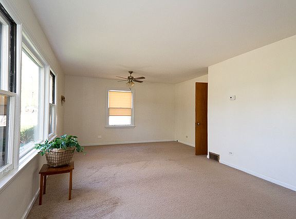 3rd image of 418 Prairie Ave
