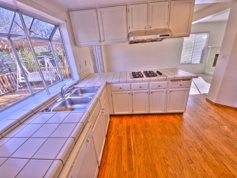 201 Yarborough Ln — Photo 14