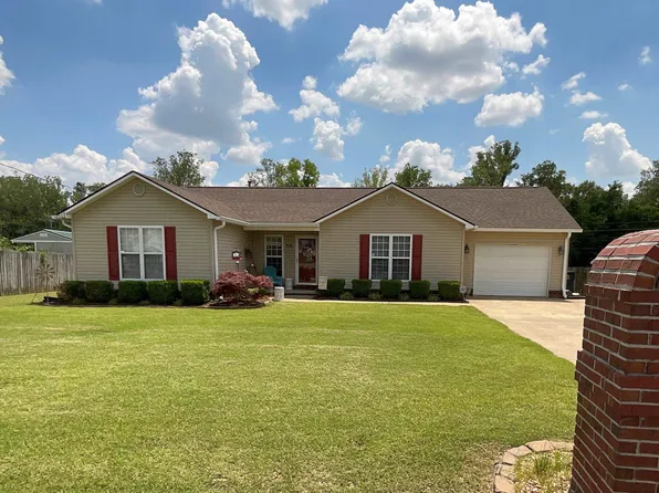 855 Sir James Ave, Dyersburg, TN 38024