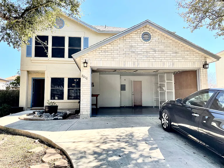 8018 Chestnut Bluff Dr — Photo 1
