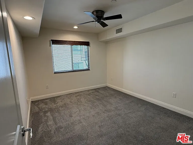 5401 Morella Ave #101 — Photo 8