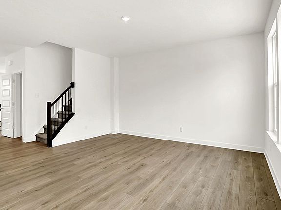 5th image of 5914 Juna Ave