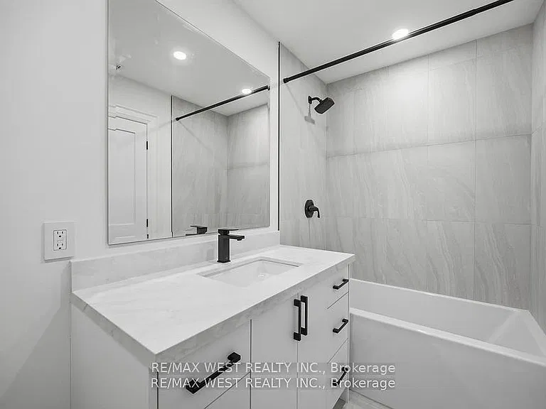 390 Saint Clarens Ave #LOWER — Photo 4