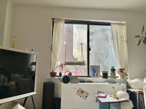 50 Henry Street image 3 of 8