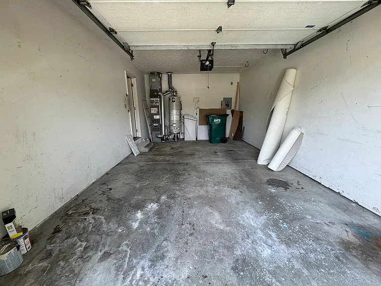 1049 Mustang Ct — Photo 28