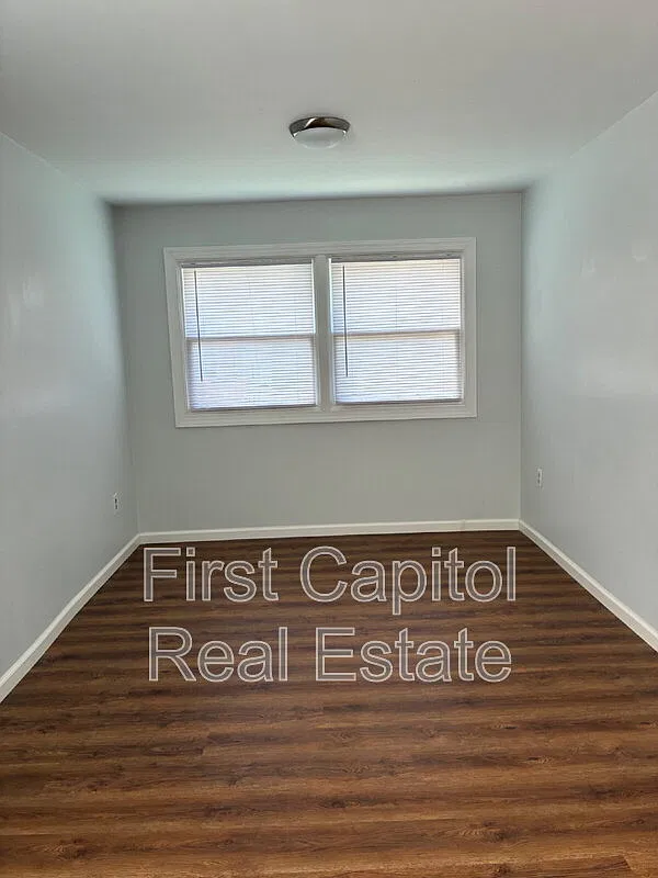 2 bed, 1.0 bath, 800 sqft, $1,295 — Photo 3