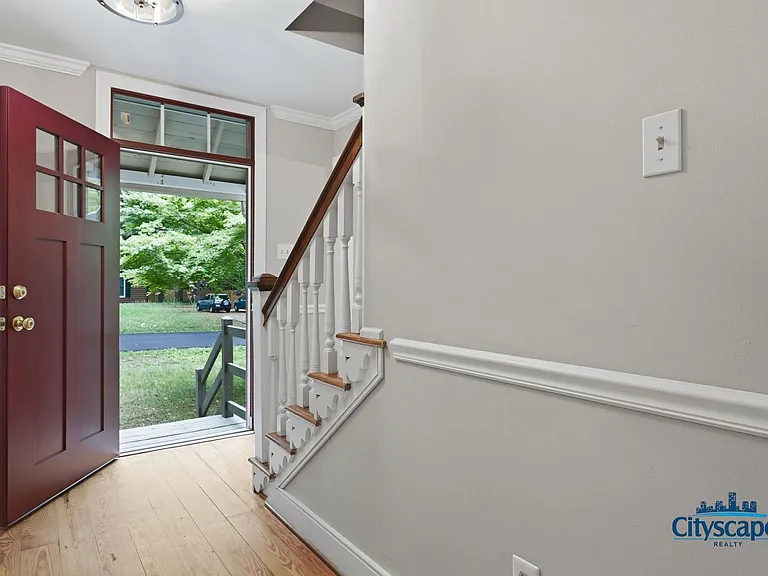 1612 Greenfield Dr — Photo 4