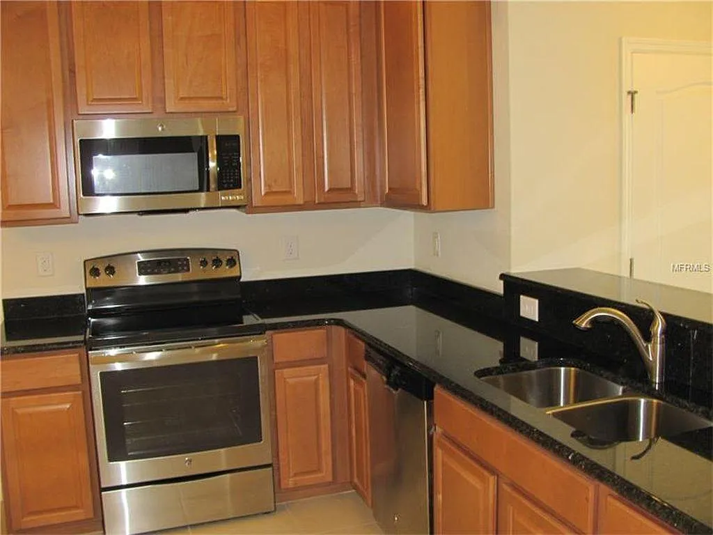 3 bed, 2.5 bath, 1444 sqft, $2,085 — Photo 4