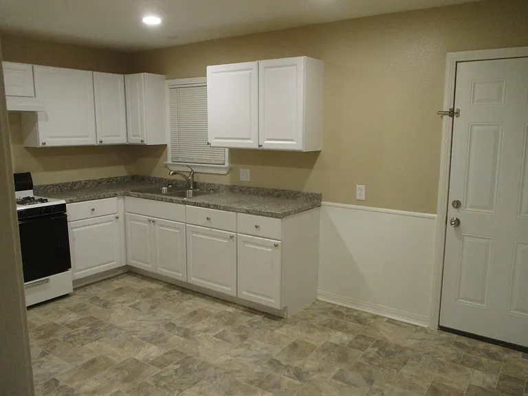 463 Glenview St — Photo 3