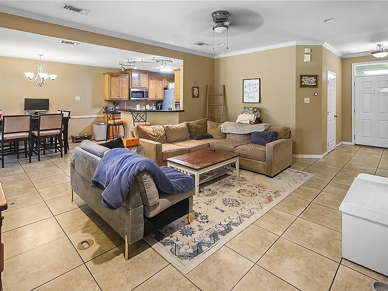335 Robelmont Dr — Photo 5