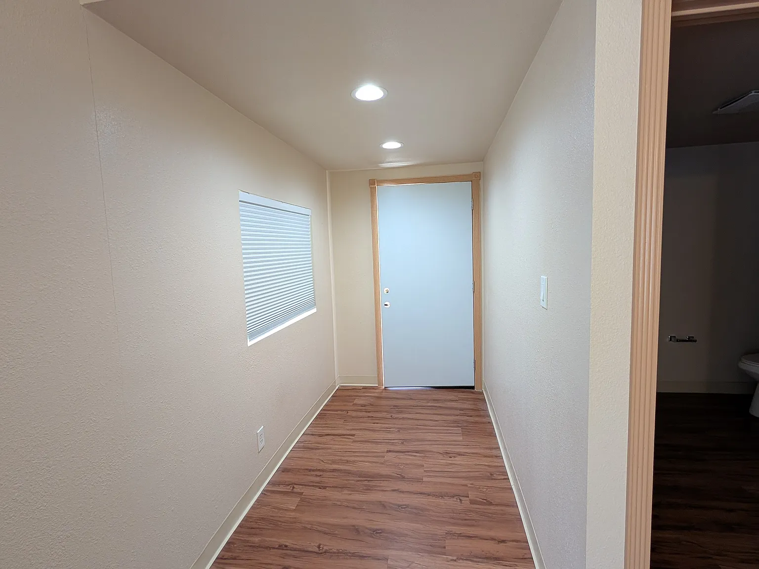 Studio, 300 sqft, $1,600 — Photo 2
