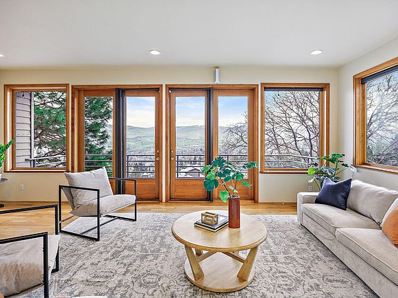2nd image of 525 Dogwood Way