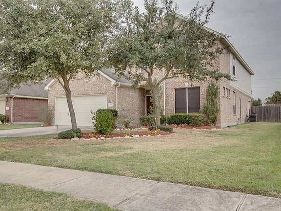 Close to Medical Center and easy access to Beltway 8, Cullen and 288!