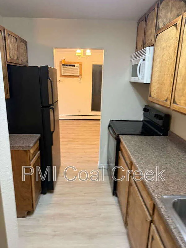 2 bed, 1.0 bath, 984 sqft, $1,650 — Photo 4