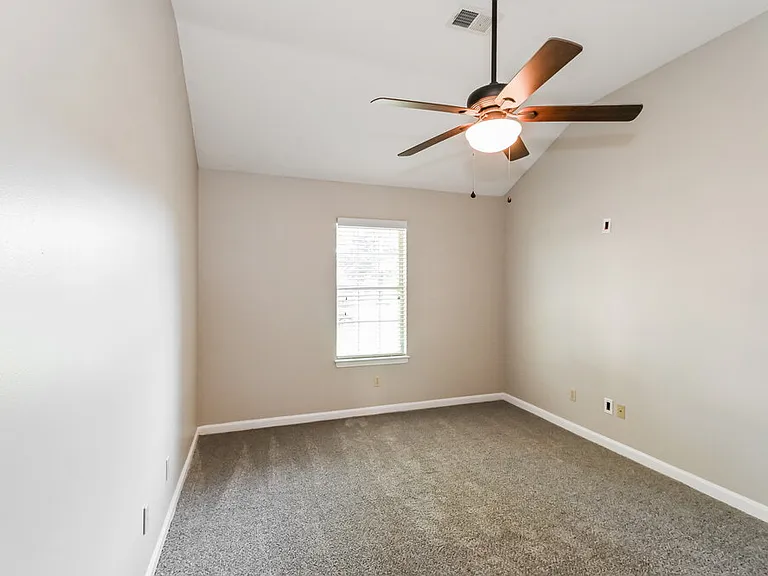 6205 Liberty Estates Dr — Photo 10
