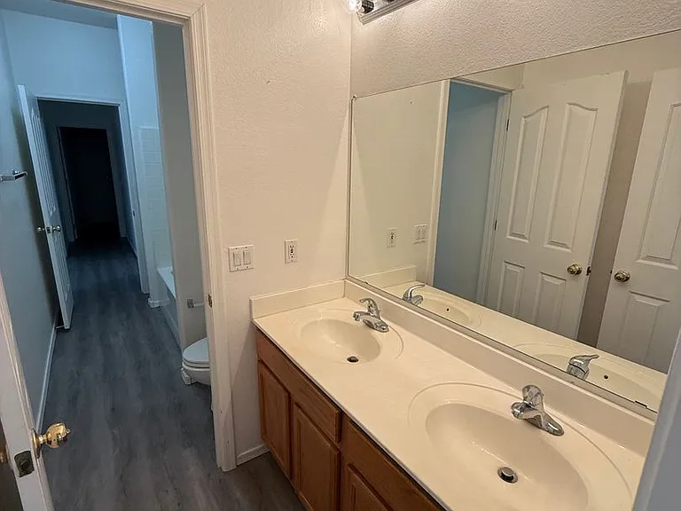 3102 W Belle Ave — Photo 9