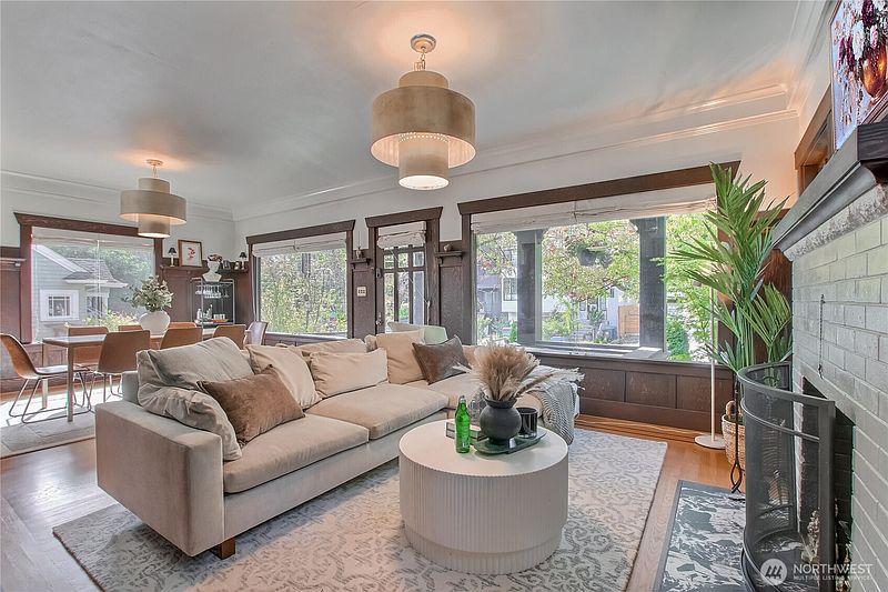 3rd image of 4006 Corliss Avenue N