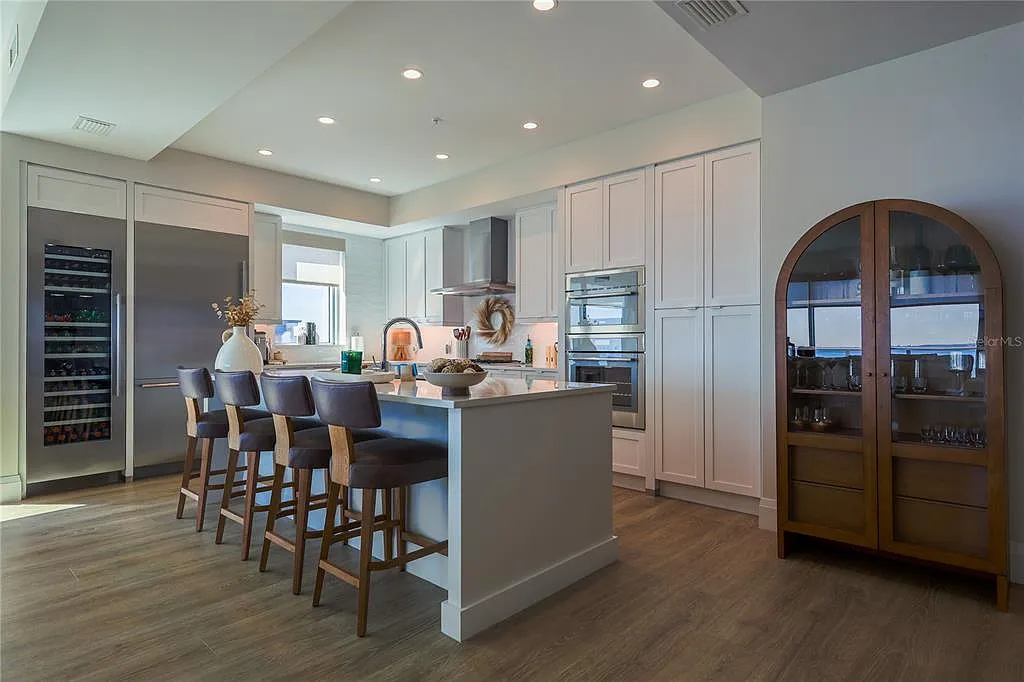 3 bed, 3.5 bath, 2522 sqft, $22,000 — Photo 4