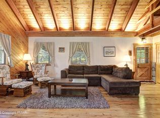 100 Skyview Ter, Greentown, PA 18426