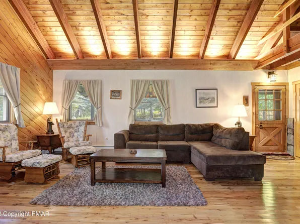 100 Skyview Ter, Greentown, PA 18426