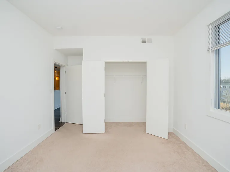 Riverside Village Apartments — Photo 101