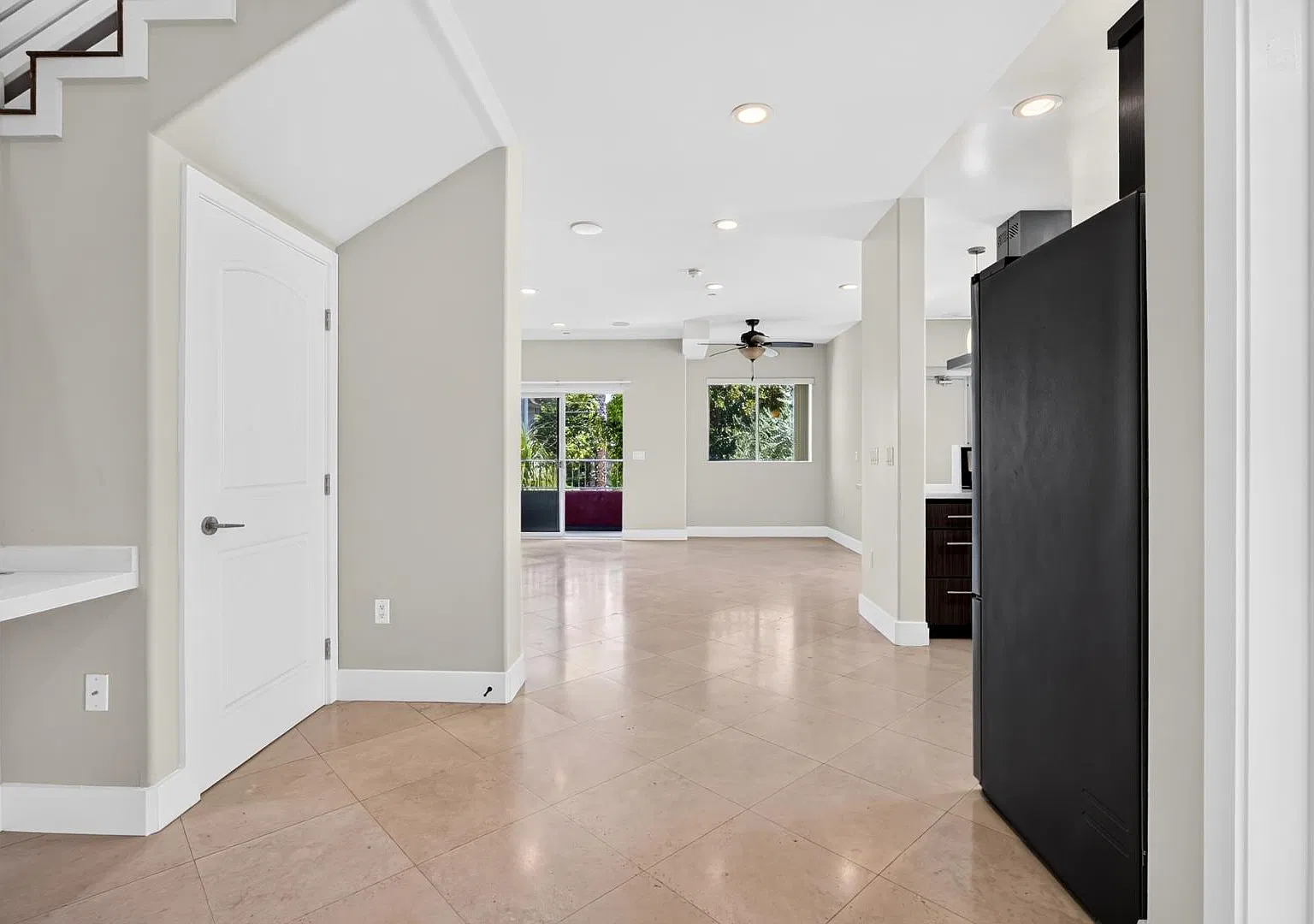 18358 Saticoy St - 101 — Photo 3