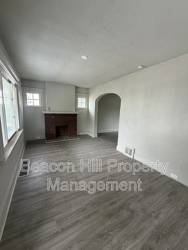 4 bed, 2.0 bath, 1248 sqft, $1,400 — Photo 1