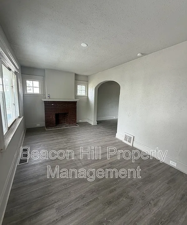 12609 Dove Ave