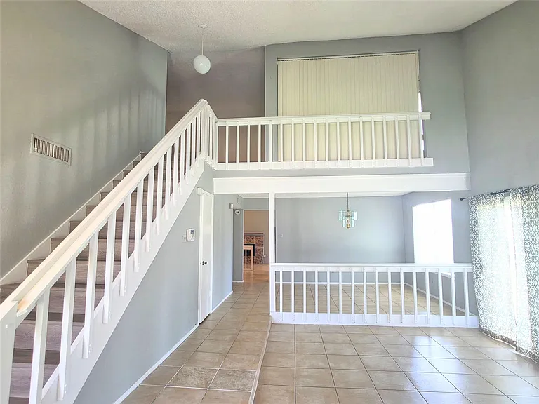 10526 Chapel Hill Dr — Photo 4