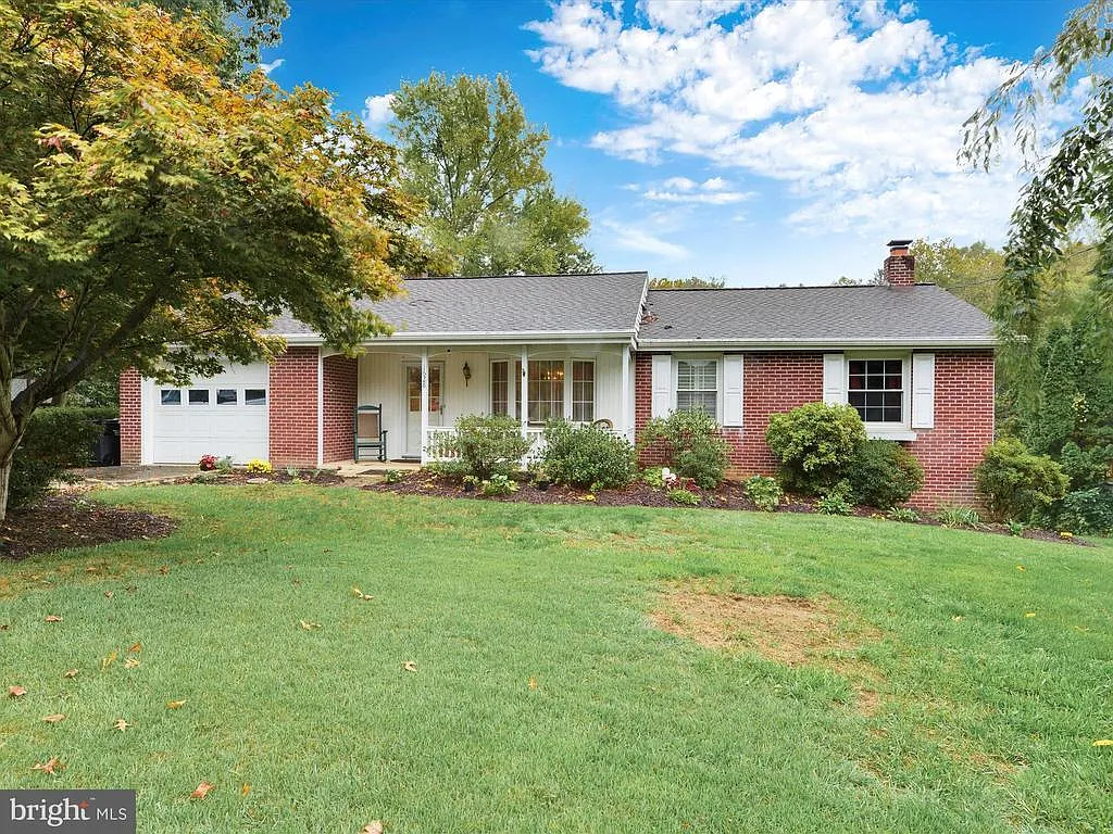 1628 Colonial Manor Dr photo 1