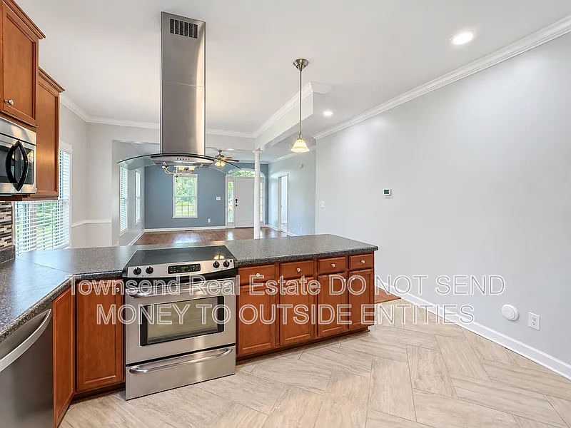 4 bed, 3.0 bath, 2075 sqft, $2,245 — Photo 4