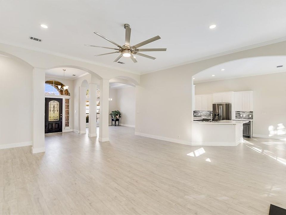 1st image of 207 Tellus St