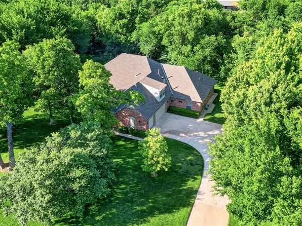 7400 Oakwood Creek Rd, Edmond, OK 73034